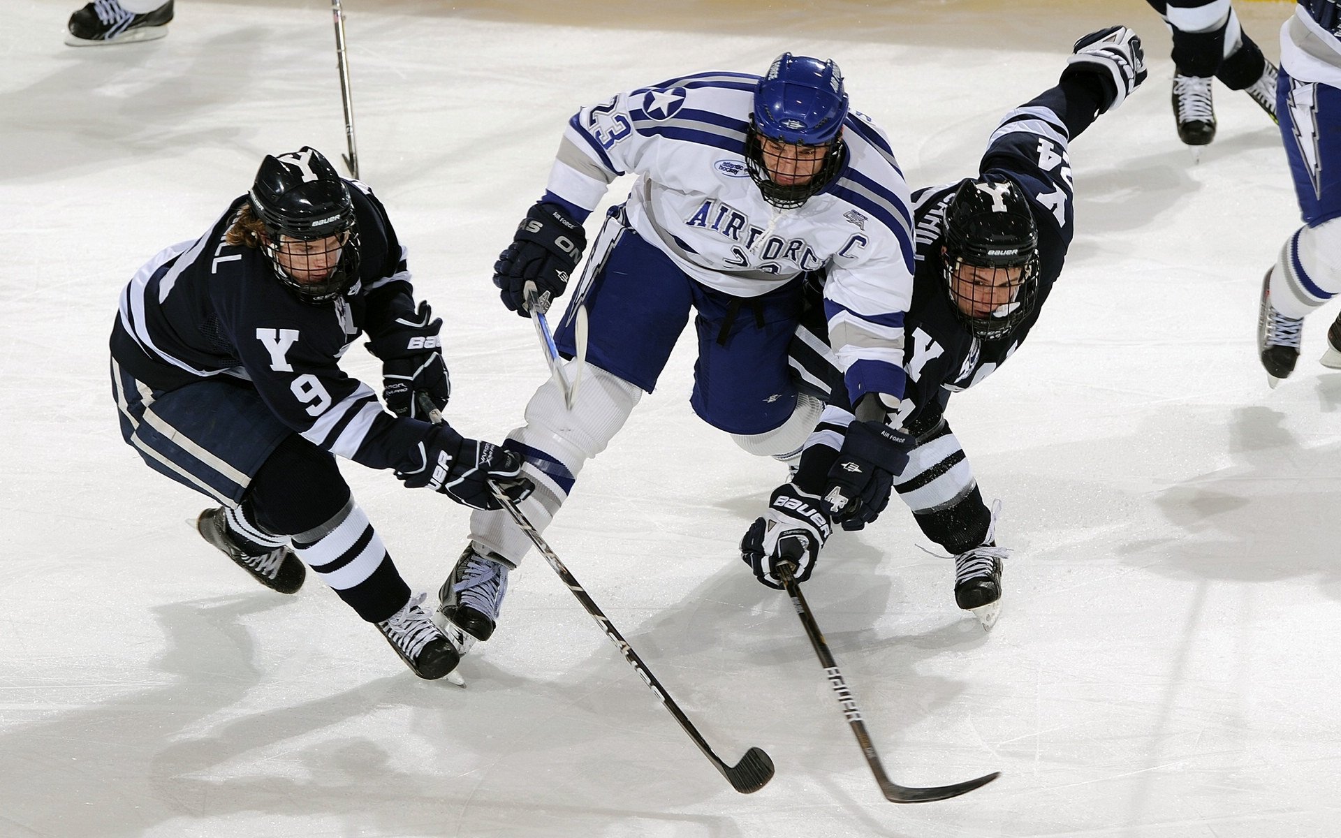 全国田径锦标赛跳远项目激烈角逐，新星小将突破个人最佳