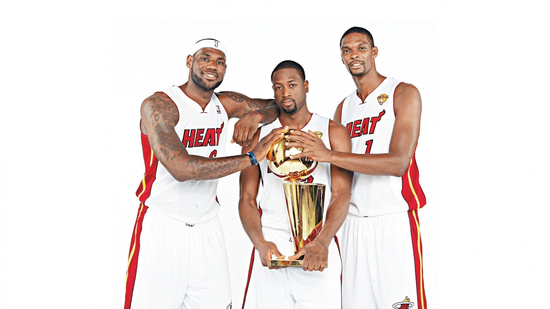 NBA季后赛激战正酣,勇士队逆转取胜,库里再创历史纪录